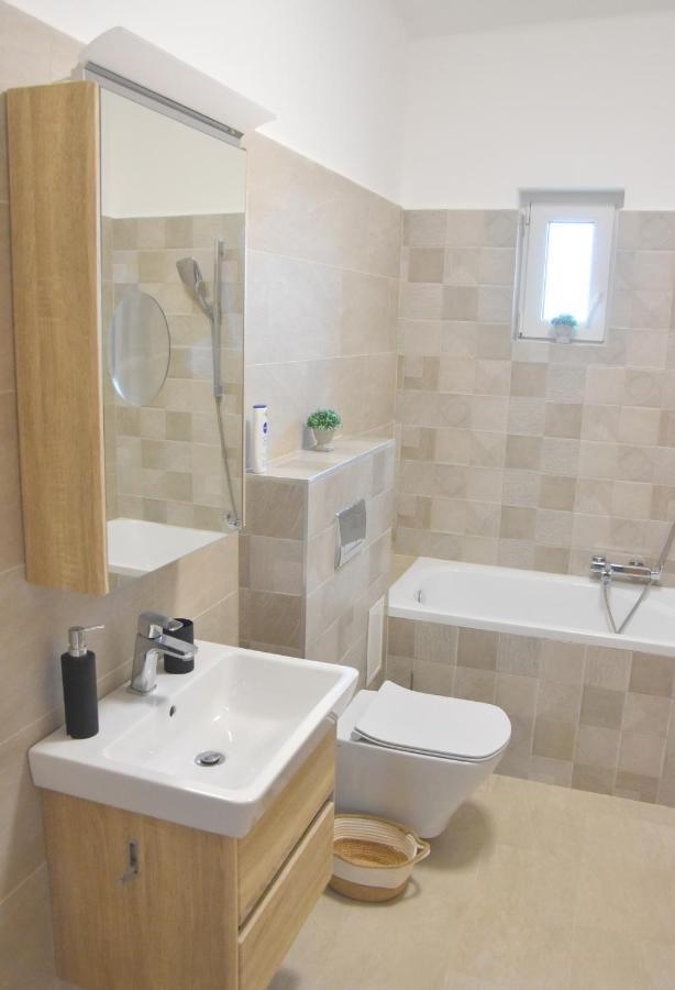 Voeroesko Apartmanhaz บาลาโตนัลมาดี ภายนอก รูปภาพ